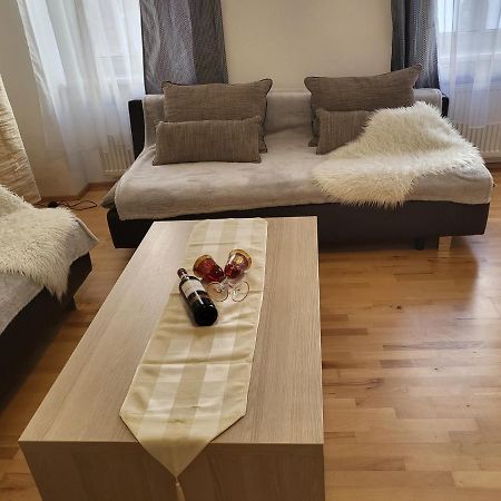 West Appartement Wina Bagian luar foto